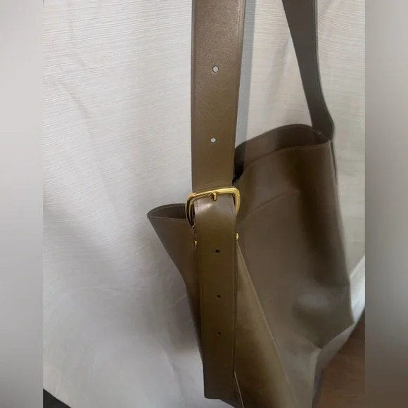 Madewell Burnt Olive Essential Leather Bucket Tote - Picture 4 of 7